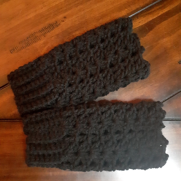 HANDMADE GLOVES - Picture 2 of 3